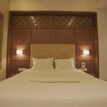 Hotel Mathoshree Тхане Экстерьер фото