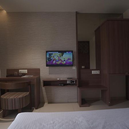 Hotel Mathoshree Тхане Экстерьер фото