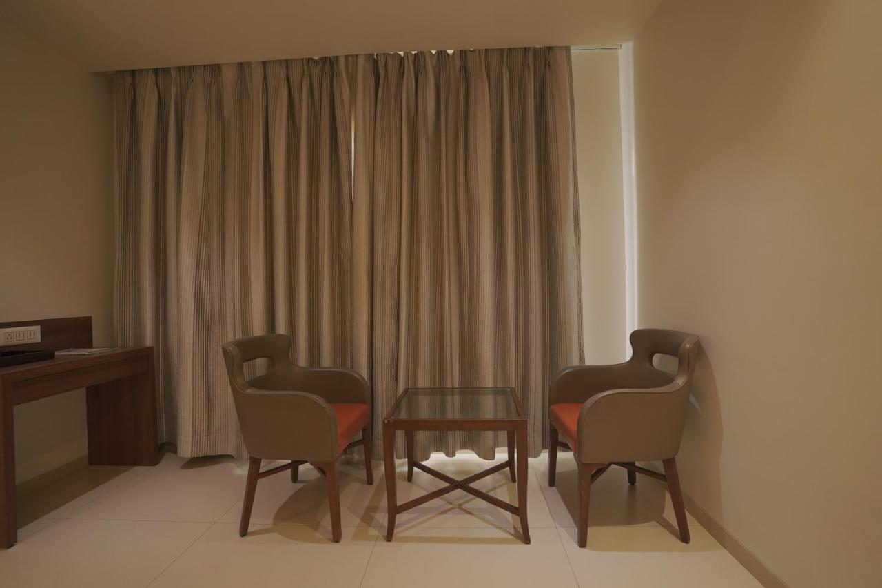 Hotel Mathoshree Тхане Экстерьер фото