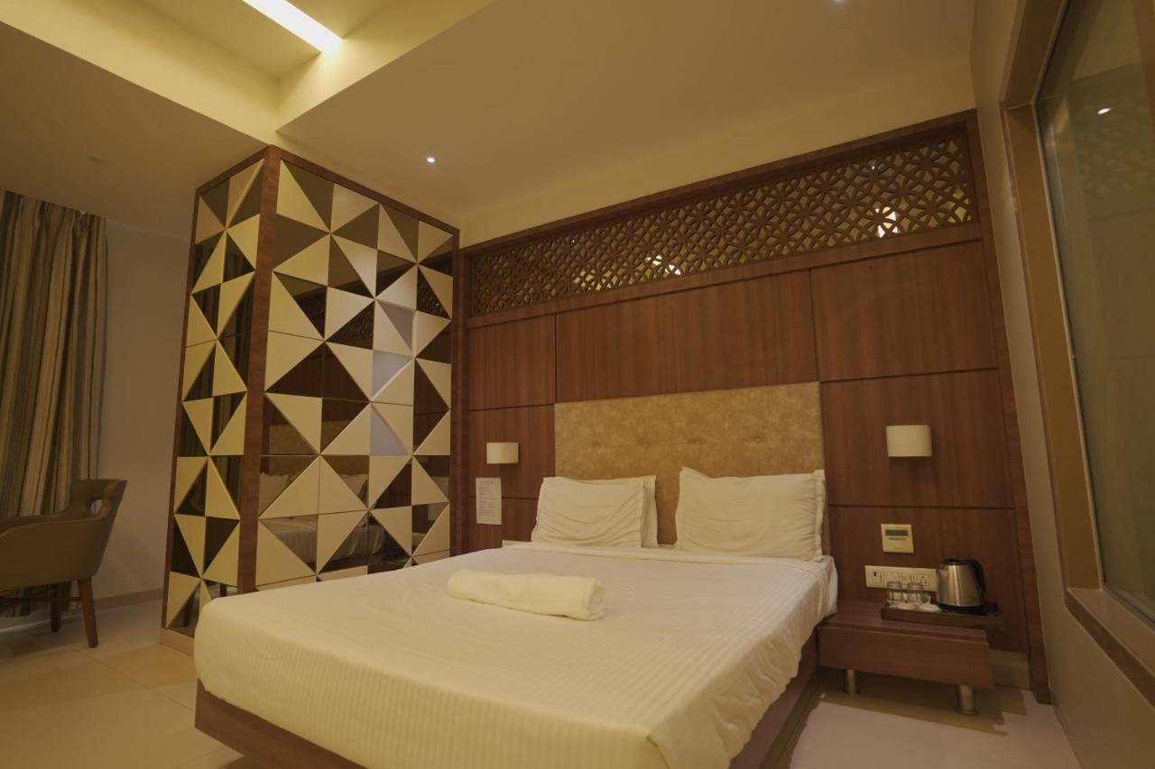 Hotel Mathoshree Тхане Экстерьер фото
