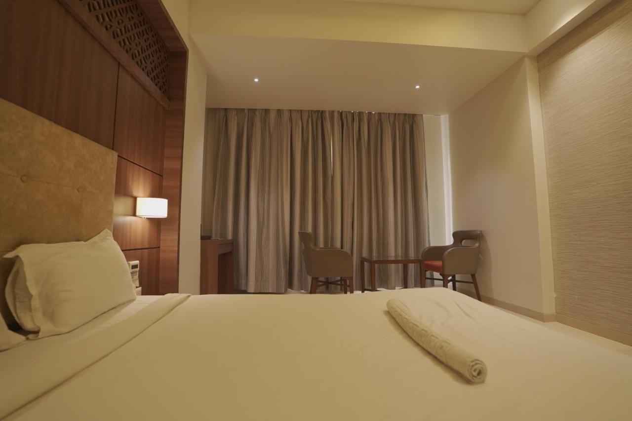 Hotel Mathoshree Тхане Экстерьер фото