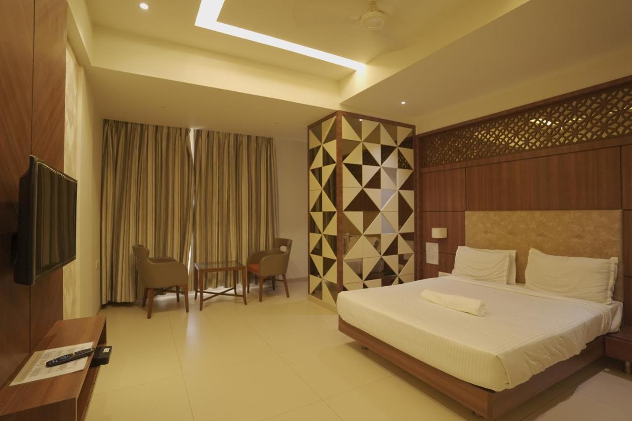Hotel Mathoshree Тхане Экстерьер фото