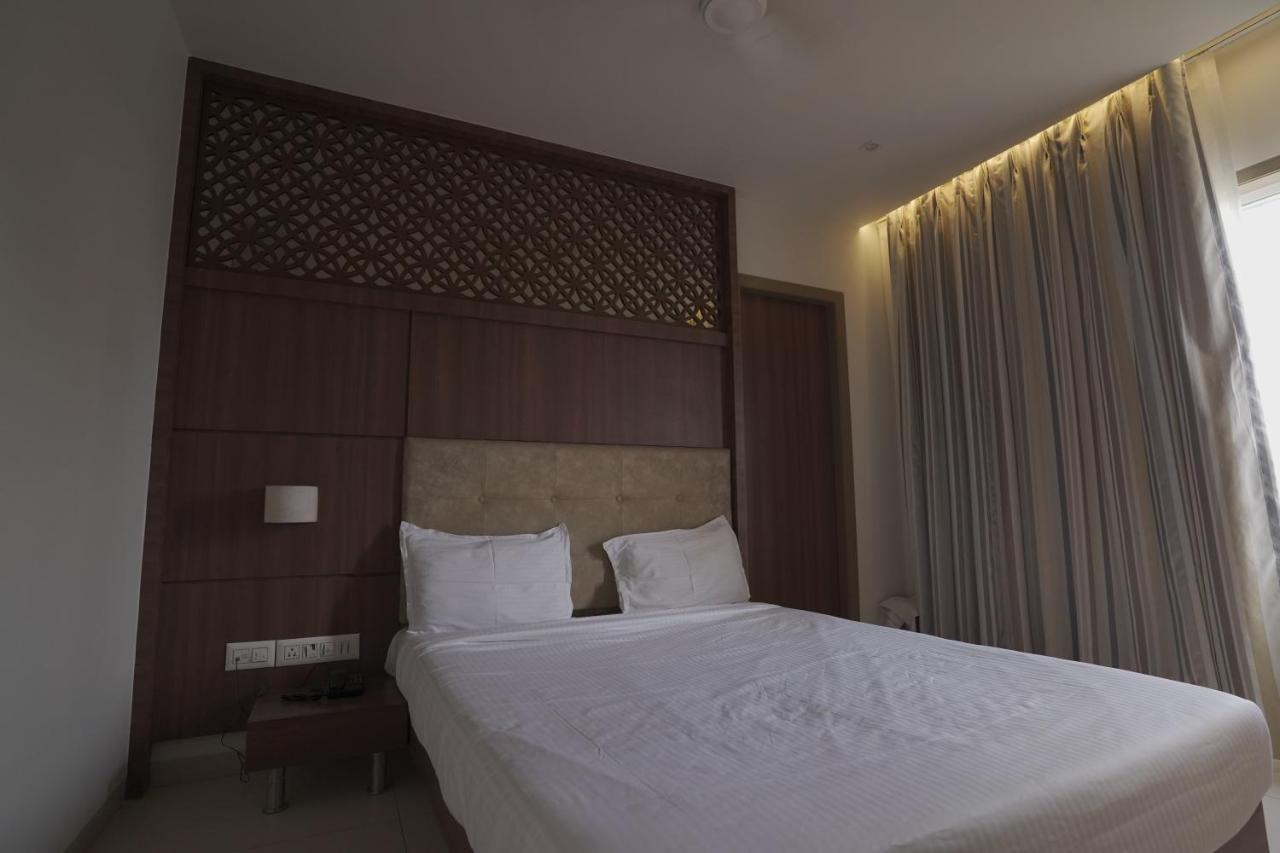 Hotel Mathoshree Тхане Экстерьер фото